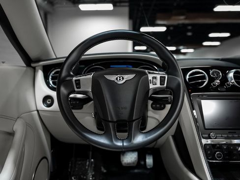 Used 2017 Bentley Continental GT image 43