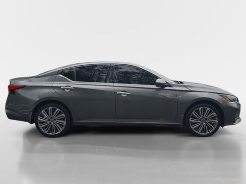 Certified 2025 Nissan Altima 2.5 SL AWD/4WD image 7
