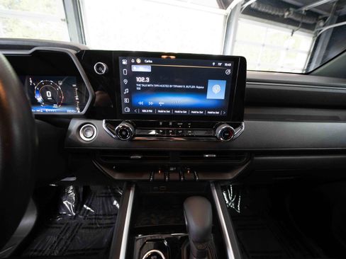 Used 2023 Chevrolet Colorado Trail Boss w/ Technology Package AWD/4WD image 16