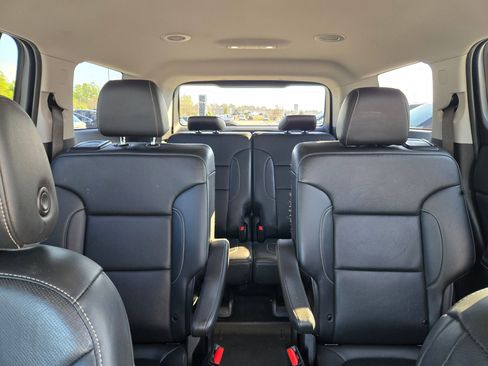 Used 2023 GMC Acadia SLT image 13