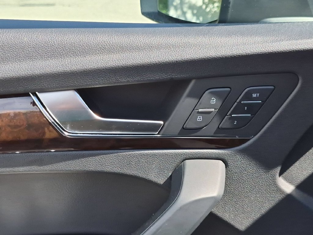 Used 2019 Audi Q5 2.0T Premium Plus w/ Premium Plus Package AWD/4WD image 12