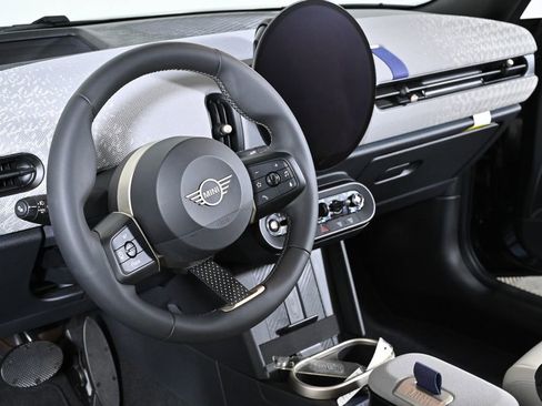 Certified 2025 MINI Cooper 2-Door Hardtop image 13