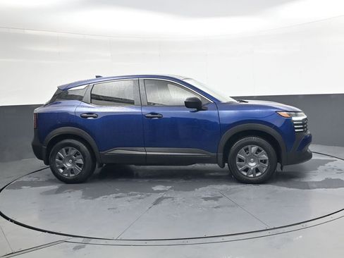 Used 2025 Nissan Kicks S image 3