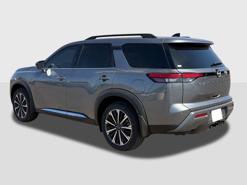 New 2026 Nissan Pathfinder Platinum FWD image 3