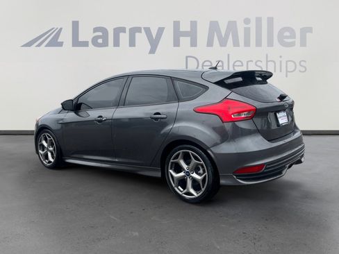 Used 2017 Ford Focus ST image 3
