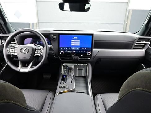 Used 2026 Lexus GX 550 AWD/4WD image 19