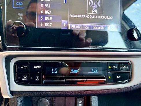 Used 2018 Toyota Corolla LE FWD image 38