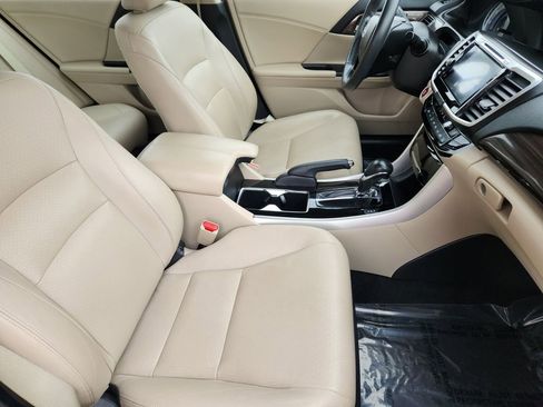 Used 2016 Honda Accord Touring image 4
