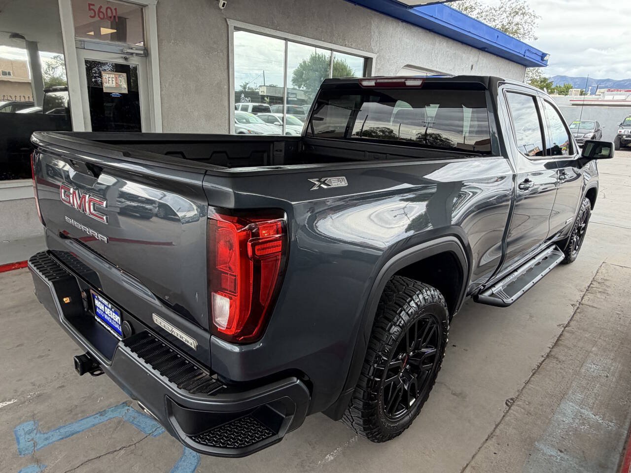 Used 2020 GMC Sierra 1500 Elevation w/ Elevation Value Package AWD/4WD image 5