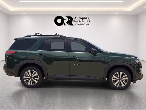 Used 2023 Nissan Pathfinder SL FWD image 6
