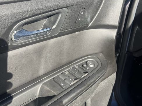 Used 2014 GMC Acadia SLE image 12