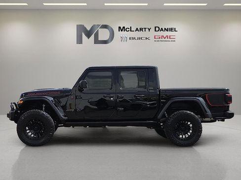 Used 2024 Jeep Gladiator Rubicon w/ Technology Group AWD/4WD image 3