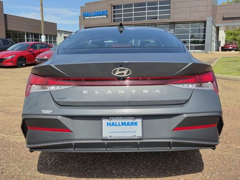 Used 2024 Hyundai Elantra SEL FWD image 5