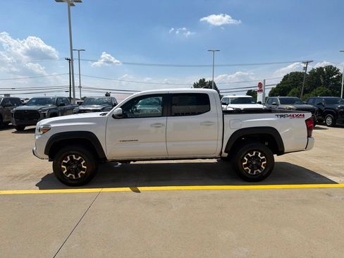 Used 2019 Toyota Tacoma TRD Off-Road w/ Technology Package AWD/4WD image 4