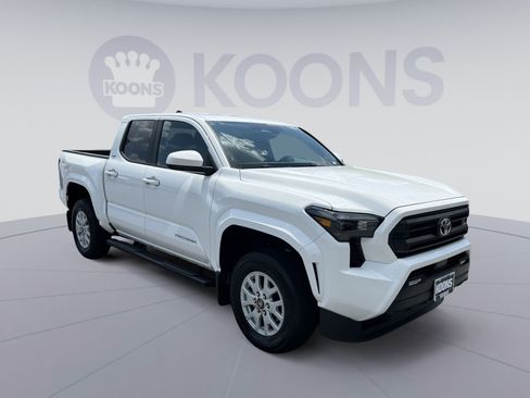 Used 2025 Toyota Tacoma SR5 AWD/4WD image 10