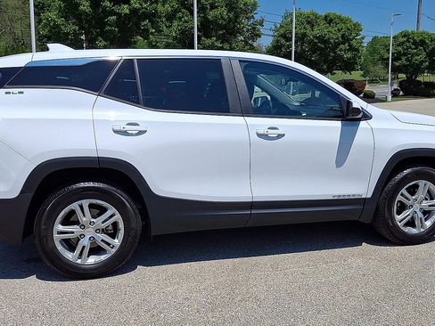 Certified 2023 GMC Terrain SLE FWD image 9
