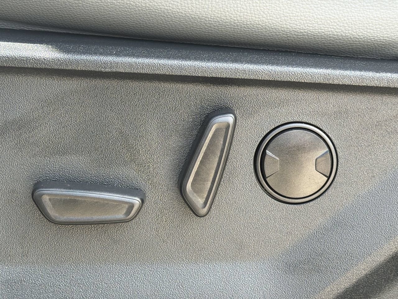 Used 2025 Ford F150 Lightning Flash AWD/4WD image 19