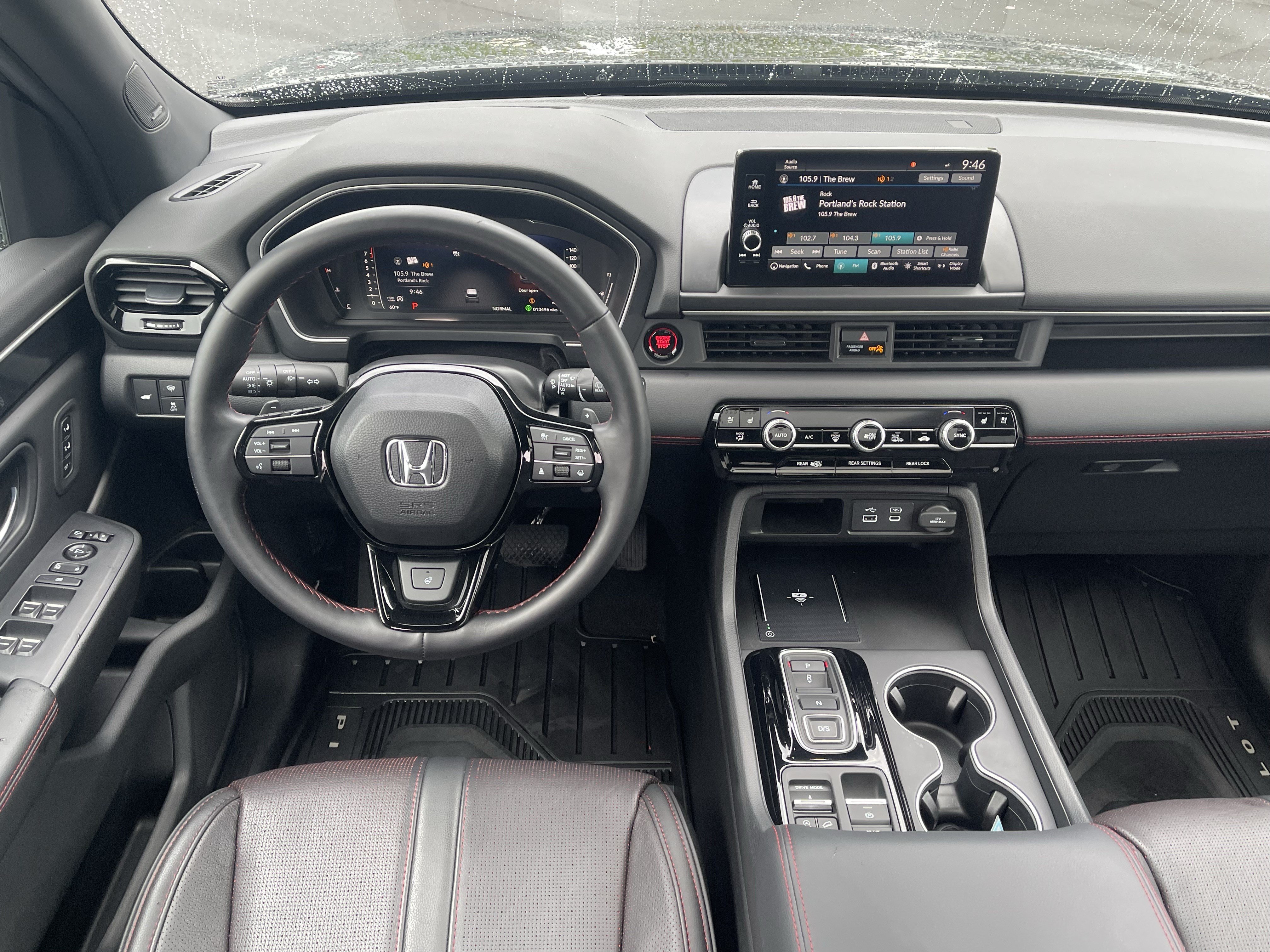 Used 2025 Honda Pilot Black Edition image 12