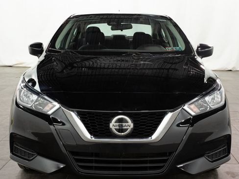 Used 2022 Nissan Versa S FWD image 2