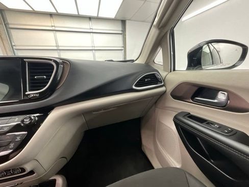 Used 2024 Chrysler Voyager LX FWD image 13