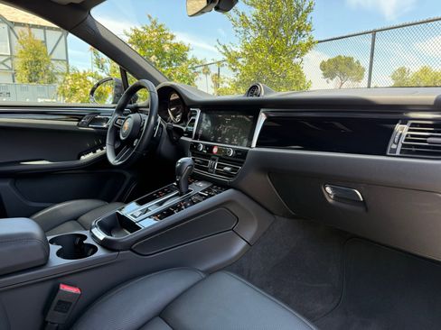 Used 2026 Porsche Macan image 25