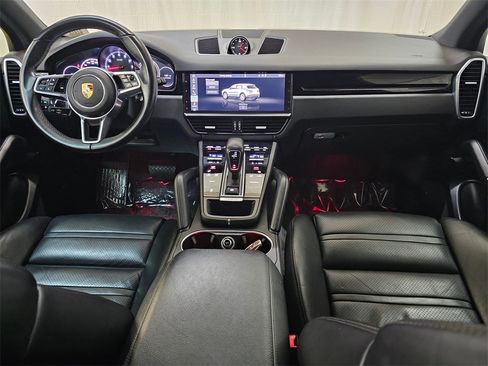 Used 2019 Porsche Cayenne Base image 18