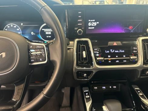 Certified 2023 Kia Sorento SX AWD/4WD image 22