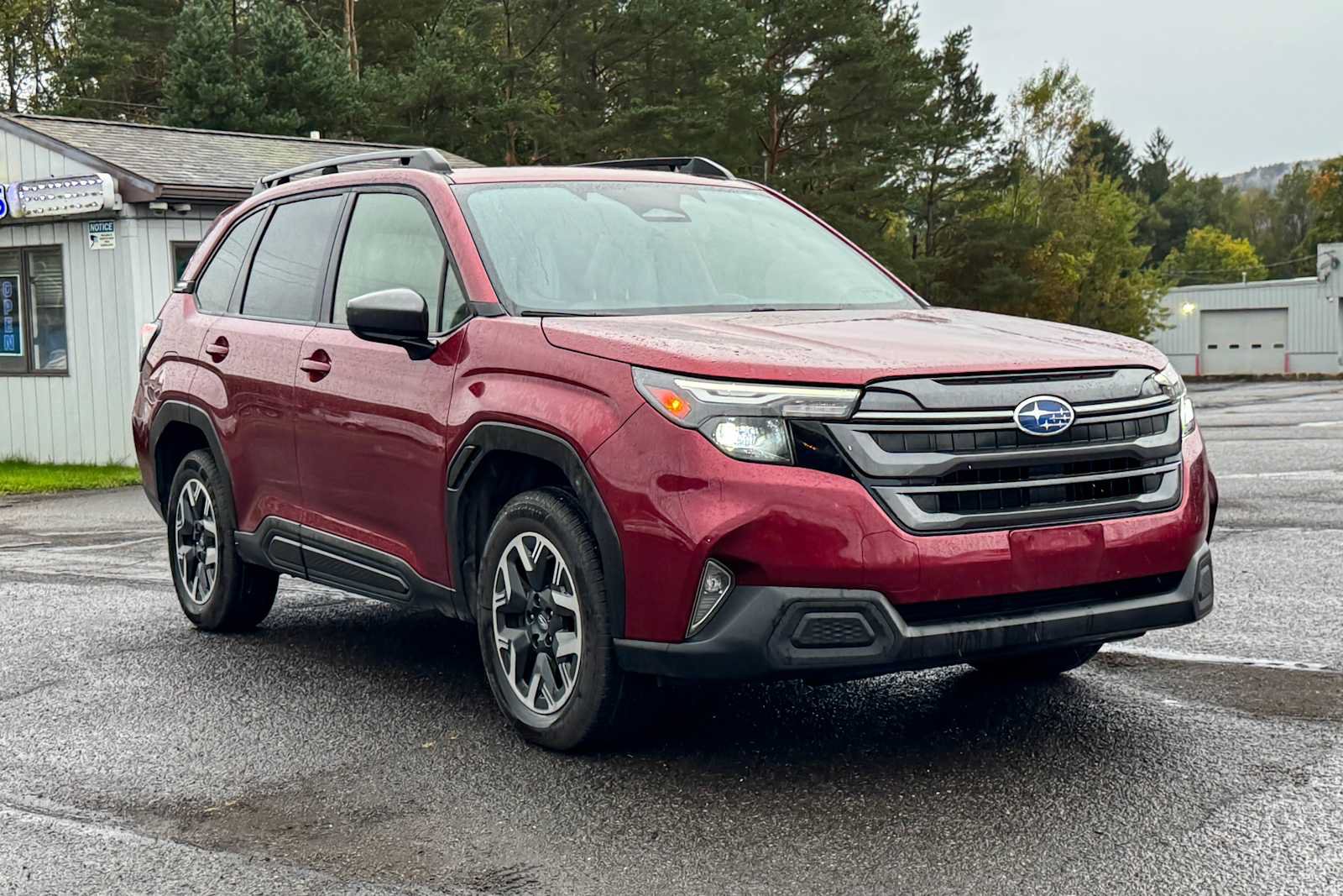 Certified 2025 Subaru Forester Premium AWD/4WD image 1