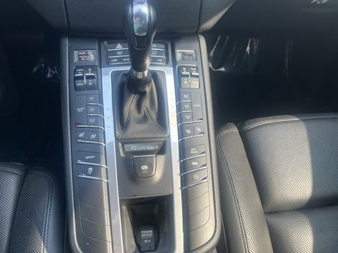 Used 2018 Porsche Macan image 28