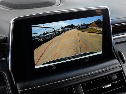 Used 2023 Chevrolet Suburban Premier image 17