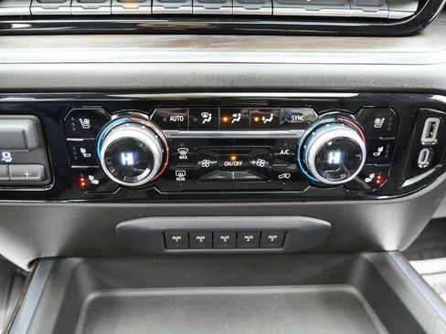 Used 2025 GMC Sierra 3500 SLT w/ SLT Premium Package image 31