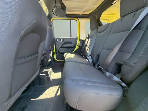Used 2023 Jeep Wrangler Unlimited Sahara w/ Cold Weather Group AWD/4WD image 18