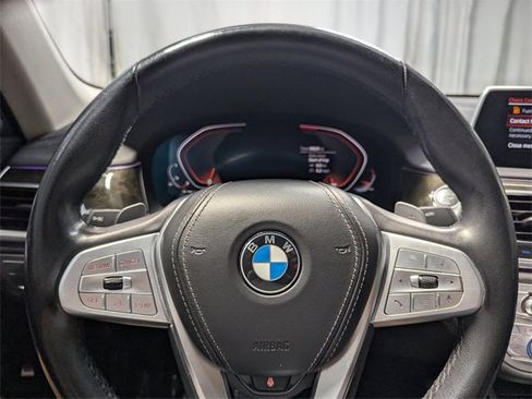 Used 2022 BMW 740i image 24