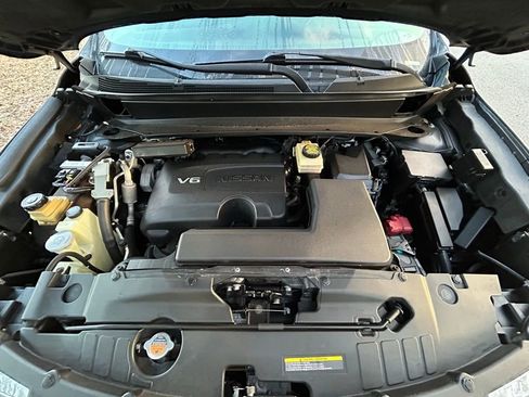 Used 2019 Nissan Pathfinder S image 11