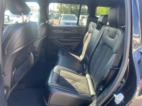 Used 2023 Jeep Grand Cherokee Altitude AWD/4WD image 11