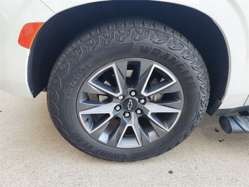 Used 2024 Chevrolet Tahoe Z71 w/ Z71 Off-Road Package AWD/4WD image 9