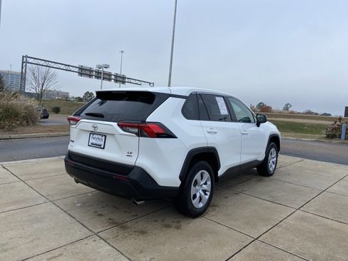 Used 2024 Toyota RAV4 LE image 10