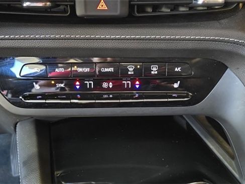 Used 2022 Buick Envision Essence w/ Safety Package image 23