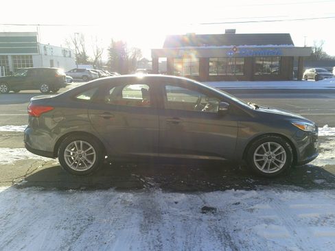 Used 2015 Ford Focus SE image 6