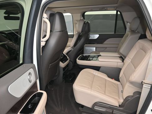 Used 2023 Lincoln Navigator L Reserve AWD/4WD image 12