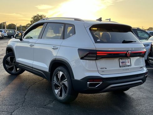 New 2026 Volkswagen Taos SE AWD/4WD image 23