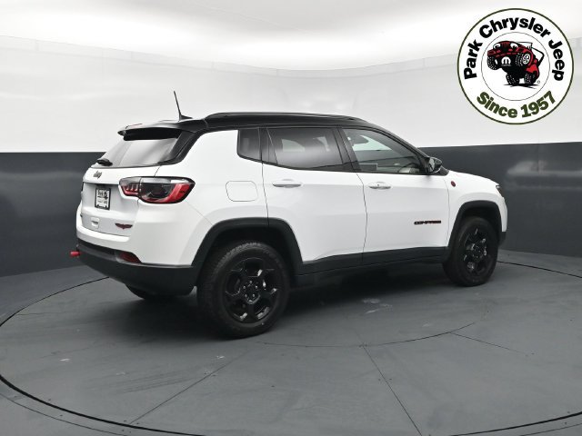 Used 2023 Jeep Compass Trailhawk w/ Trailhawk Convenience Group AWD/4WD image 6