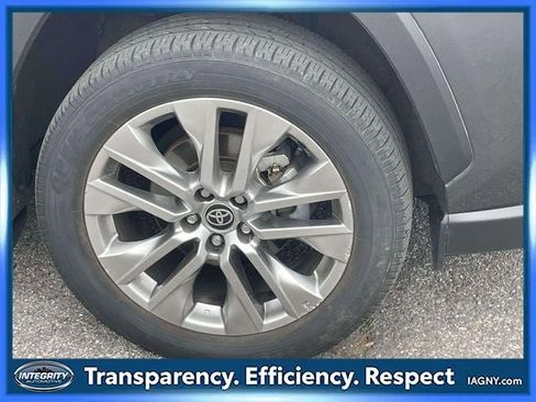 Used 2023 Toyota RAV4 XLE Premium AWD/4WD image 9