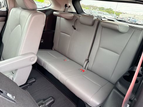 Used 2023 Toyota Highlander Limited image 25