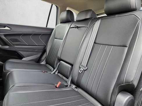 Used 2022 Volkswagen Tiguan SE FWD image 18
