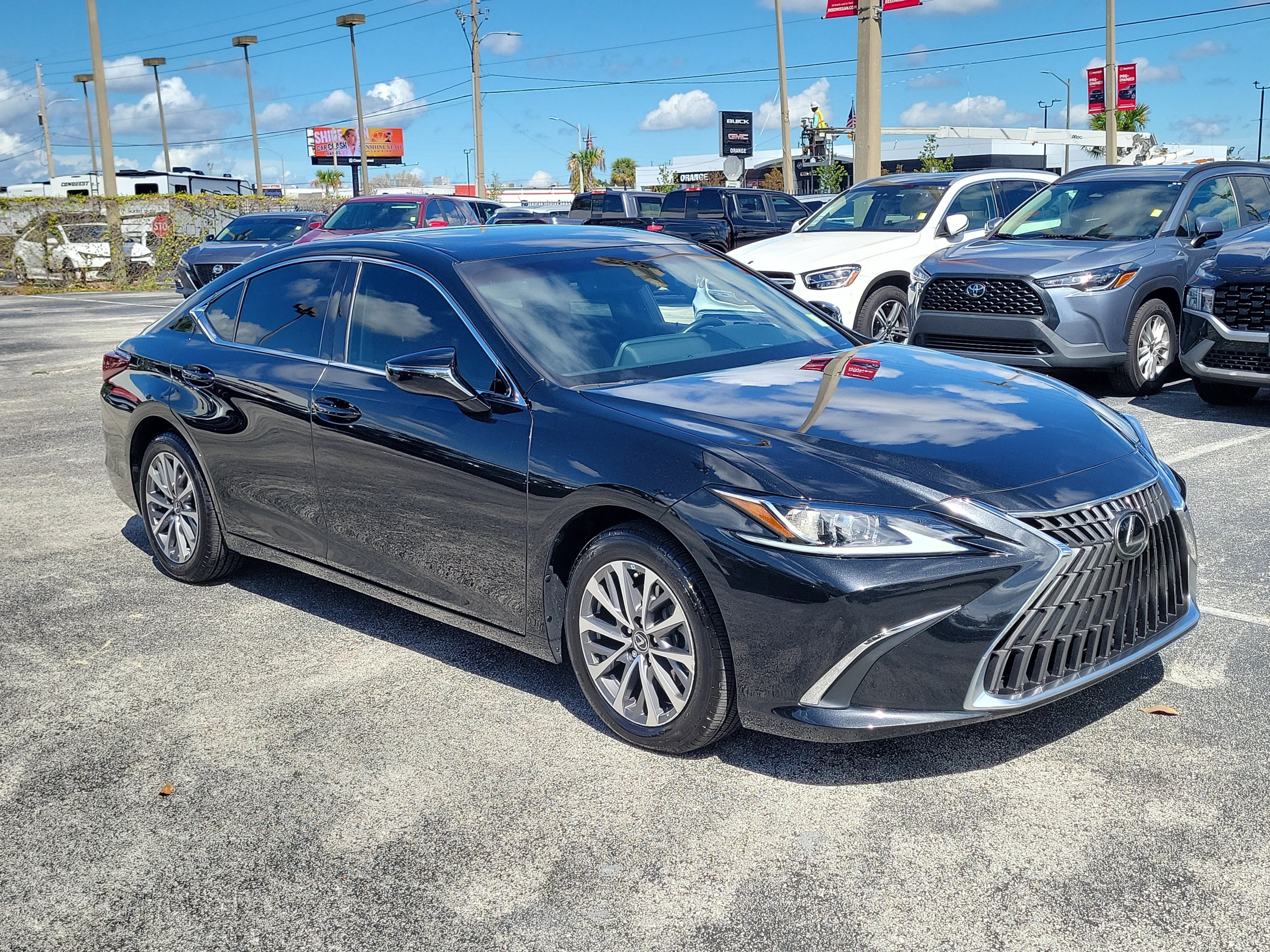 Used 2022 Lexus ES 350 w/ Accessory Package FWD image 3