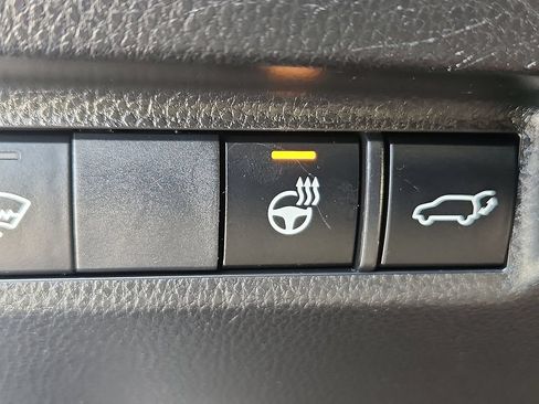 Used 2022 Toyota RAV4 XLE Premium AWD/4WD image 19