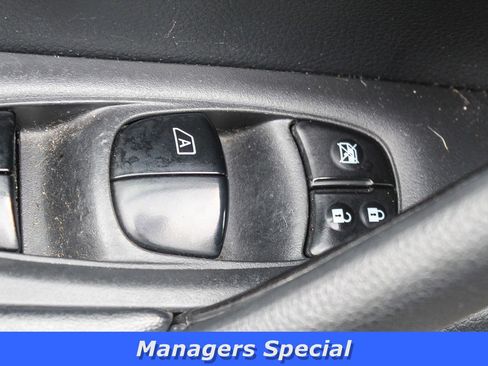 Used 2018 Nissan Rogue SV image 18