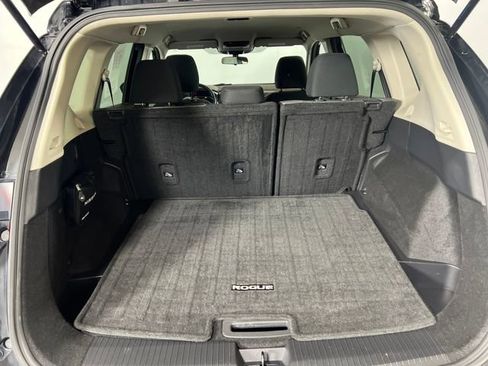 Used 2023 Nissan Rogue SV image 7
