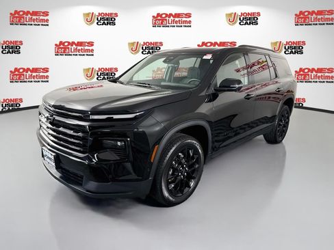 Used 2024 Chevrolet Traverse LT w/ Enhanced Driving Package AWD/4WD image 12